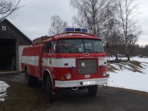 Cisternová automobilová stříkačka CAS 25 je požární automobil ur